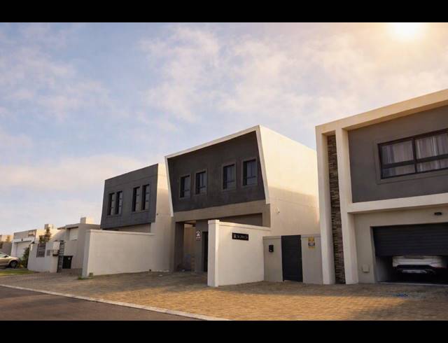 2 BEDROOM FREEHOLD FOR SALE IN SANDOWN